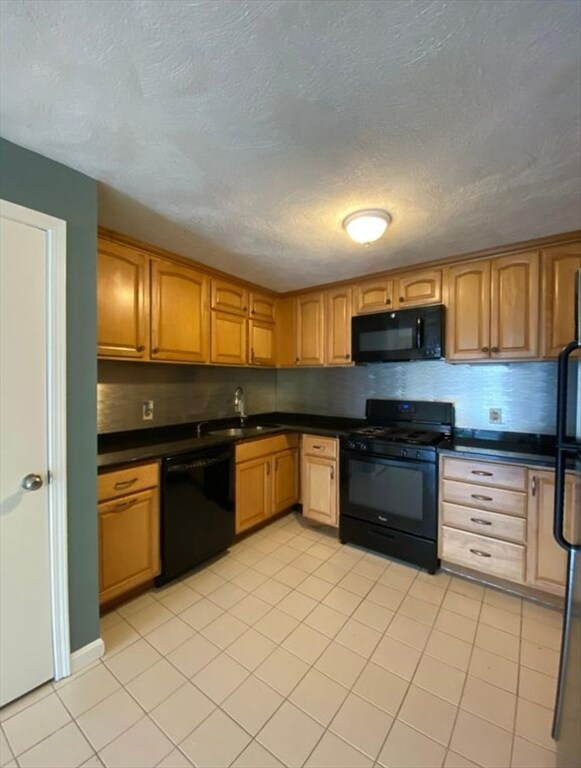 2 Karen Cir unit 17, Billerica, MA 01821 - photo 3