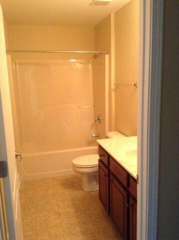 6210 Lapis Ln guest bathroom