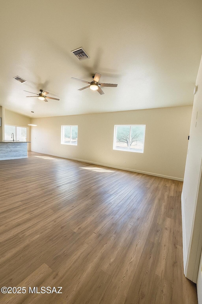 20250718_1044_Spacious Living Room_remix