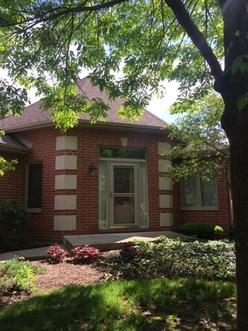 27 Billy Casper Ln unit B, Midlothian, IL 60445 - photo 2