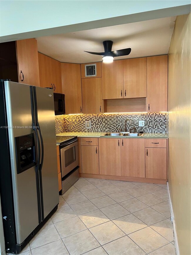 13550 SW 6th Ct unit 403A, Pembroke Pines, FL 33027 - photo 3