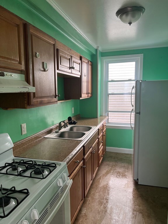 438 County St unit 2, Fall River, MA 02723 - photo 2