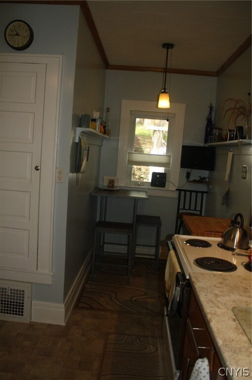 Kitchen and dining cove