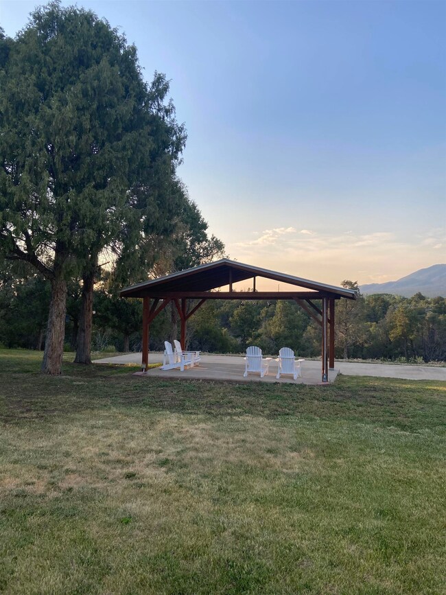 11 Camino de Adelaida Los Pinos Park, Arroyo Seco, NM 87514 - photo 6