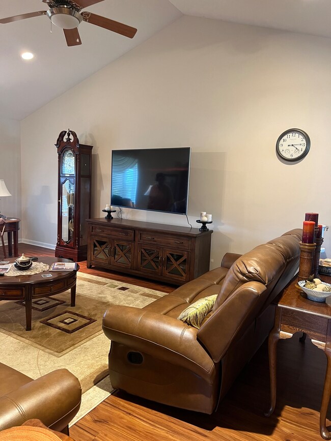 1123 Constitution Dr, Edinburgh, IN 46124 - photo 5