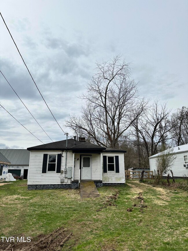 921 Hopson St, Johnson City, TN 37601 - photo 2