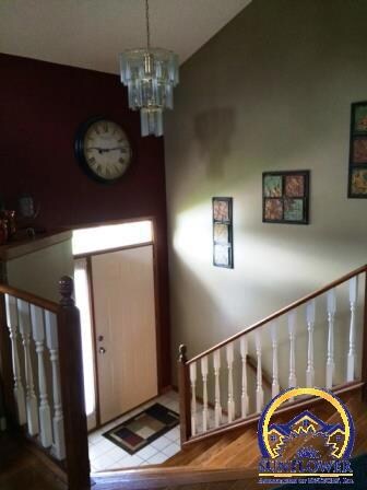 3631 SW Skyview Dr, Topeka, KS 66614 - photo 2