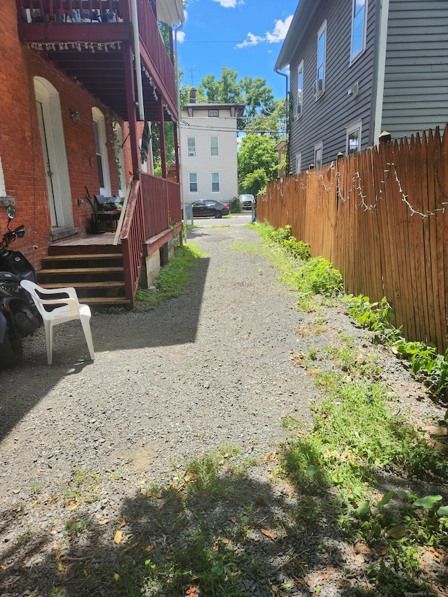 32 W Pearl St, New Britain, CT 06051 - photo 2