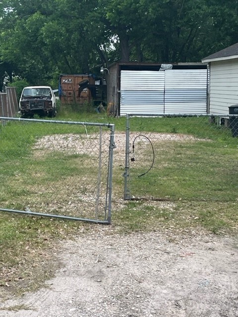 6020 Shotwell St, Houston, TX 77028 - photo 6