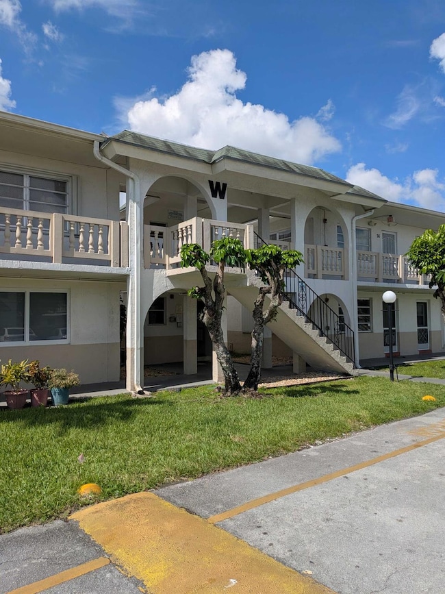 20120 NE 2nd Ave unit W20, Miami, FL 33179 - photo 2