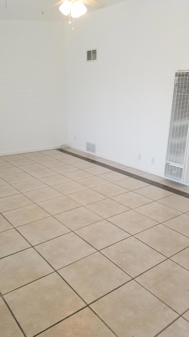 408 W Earll Dr unit 5, Phoenix, AZ 85013 - photo 2