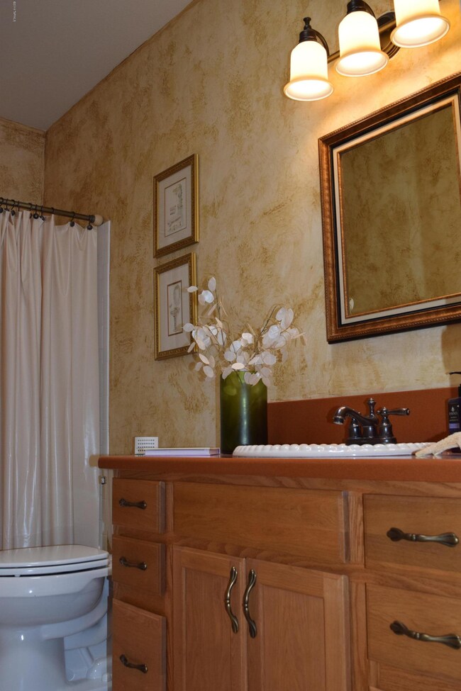 Hall Bath (2)