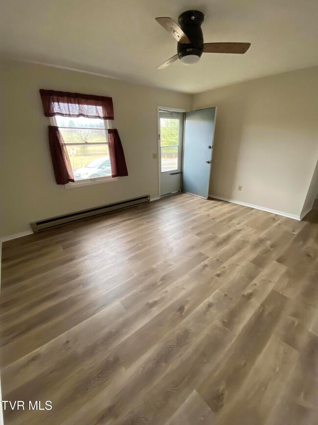 4204 Carroll Creek Rd, Johnson City, TN 37615 - photo 4