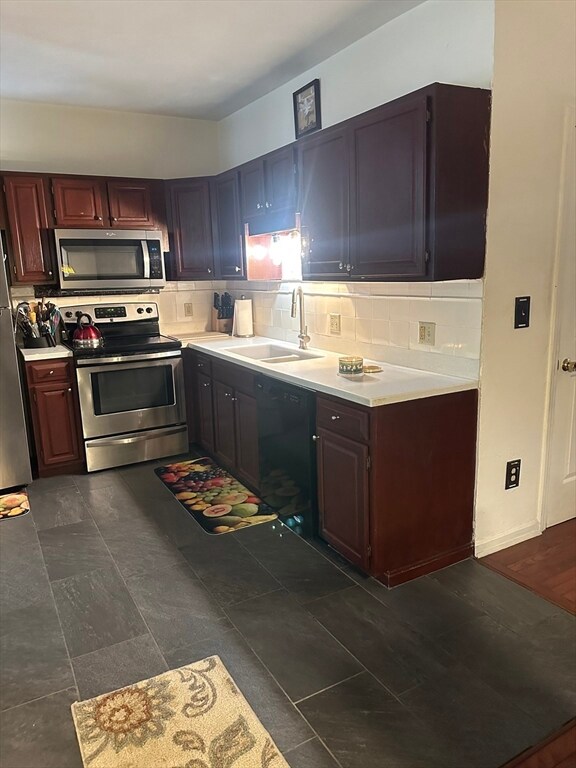 37 Grove St unit 37, Clinton, MA 01510 - photo 3