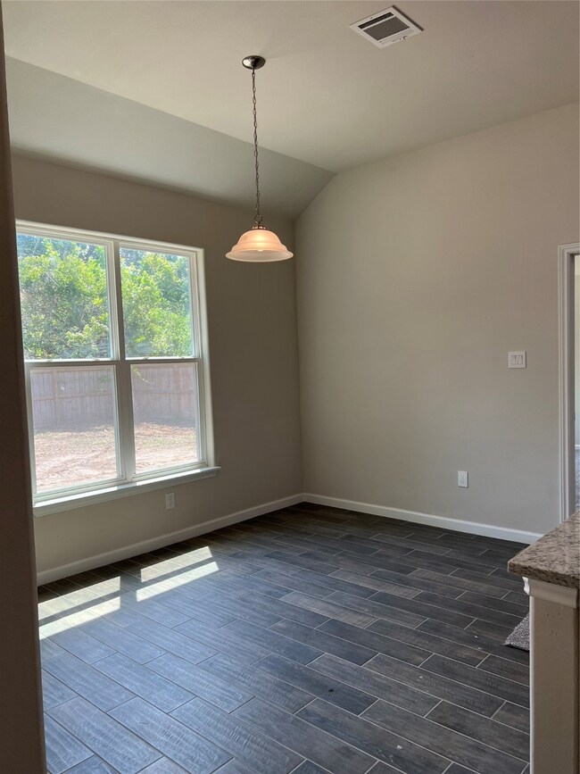 967 Lucky St, Houston, TX 77088 - photo 5