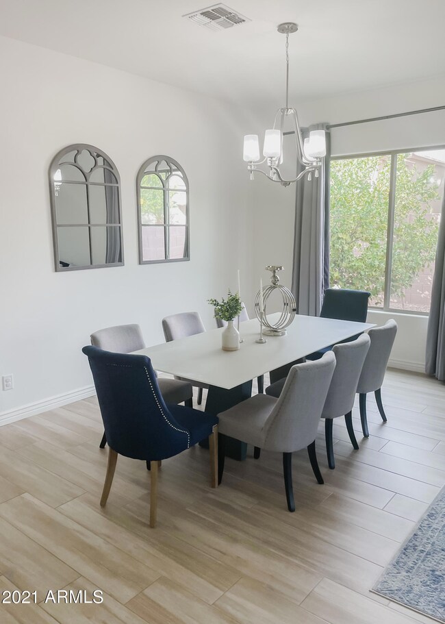Dining room (2)