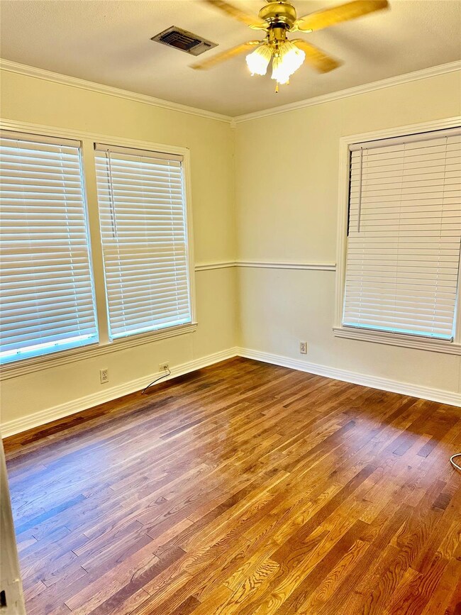 1404 Hillcrest Blvd, Gainesville, TX 76240 - photo 4