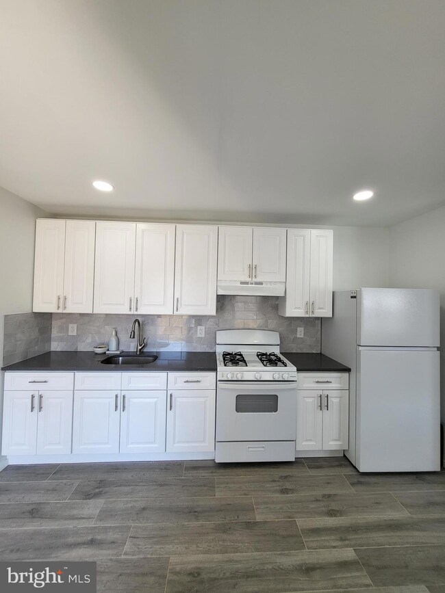 430 N 13th St unit 1ST FLOOR, Reading, PA 19604 - photo 5