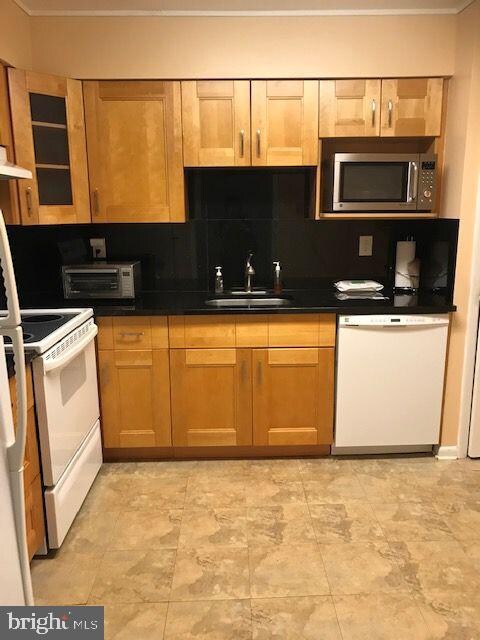 7E Dennison Dr unit E, East Windsor, NJ 08520 - photo 2