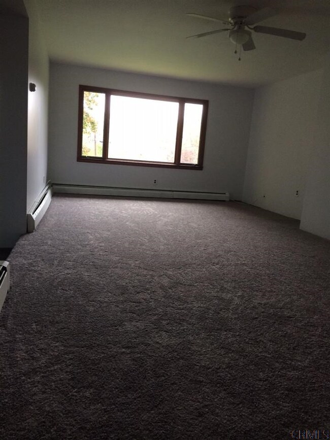 4 Olcott Ln, Rensselaer, NY 12144 - photo 2