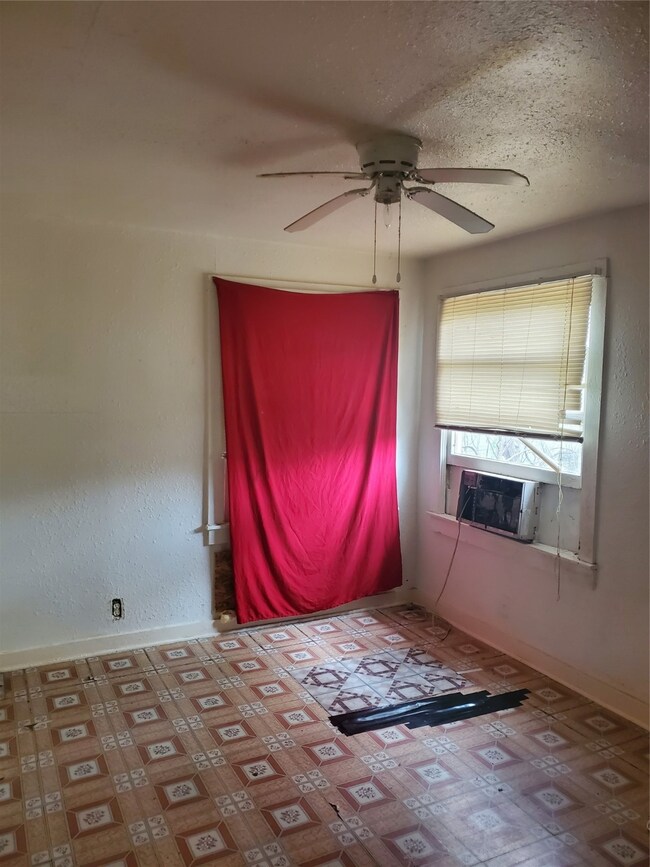 2917 6th St, Bay City, TX 77414 - photo 5