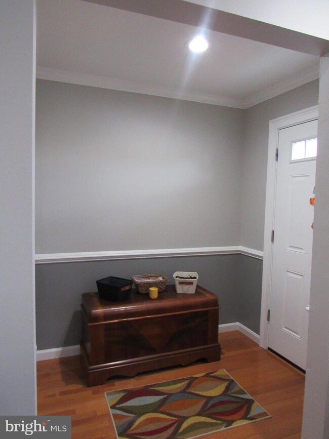 5607 Rollins Ln, Capitol Heights, MD 20743 - photo 2