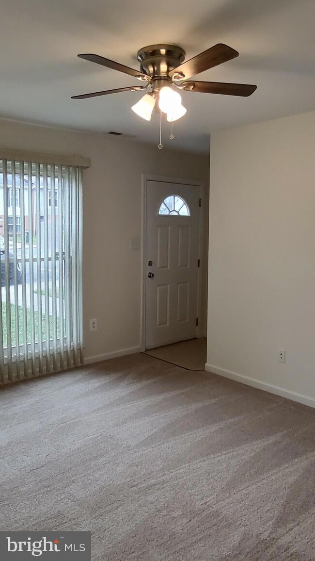 11528 Laurelwalk Dr, Laurel, MD 20708 - photo 2