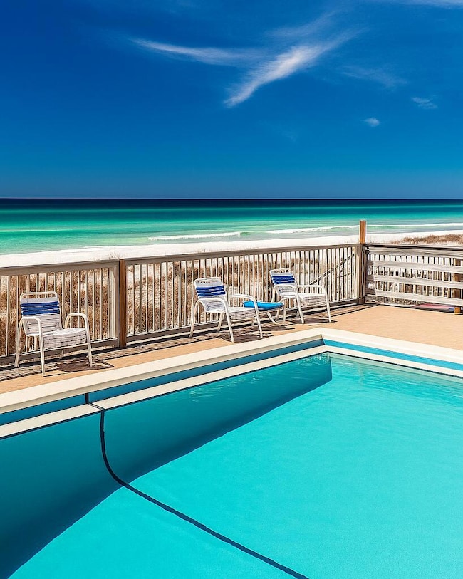 20250719_1512_Poolside Paradise View_rem