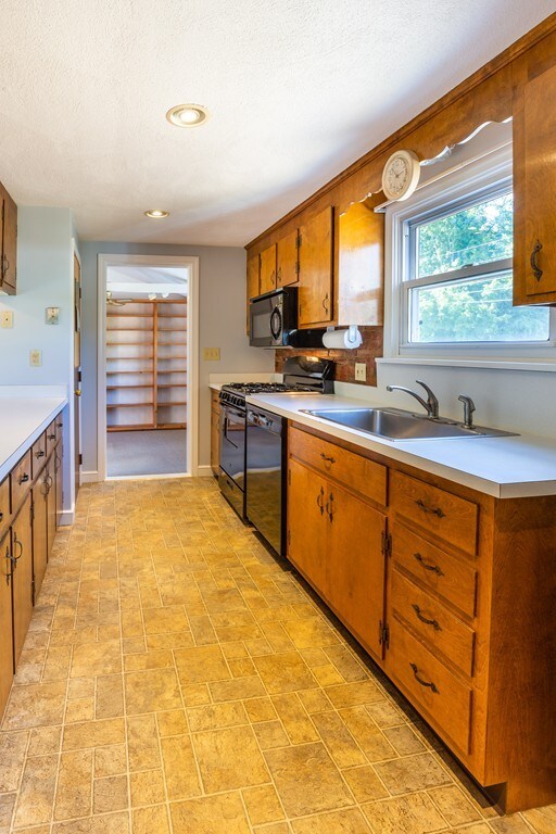 81 Cocasset St, Foxboro, MA 02035 - photo 3