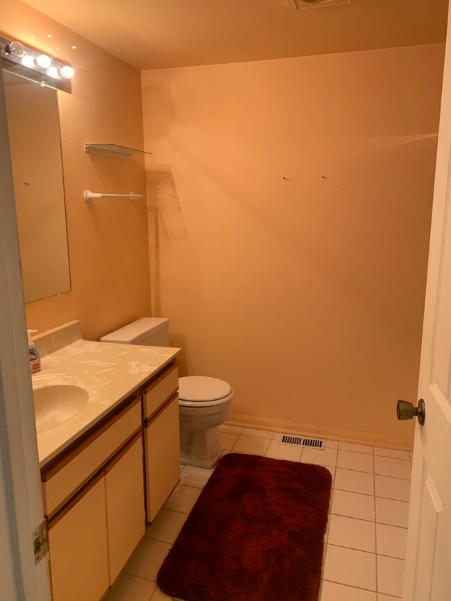 36 Exeter Ct unit 102D, Naperville, IL 60565 - photo 5