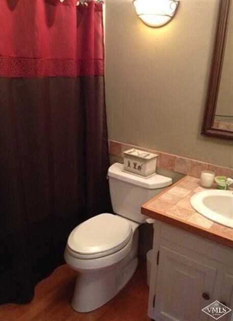 Full bath off the living room.