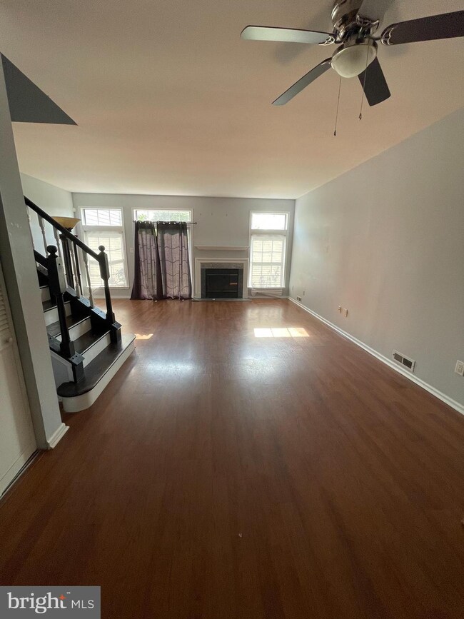 815 Thoreau Ln, Williamstown, NJ 08094 - photo 2