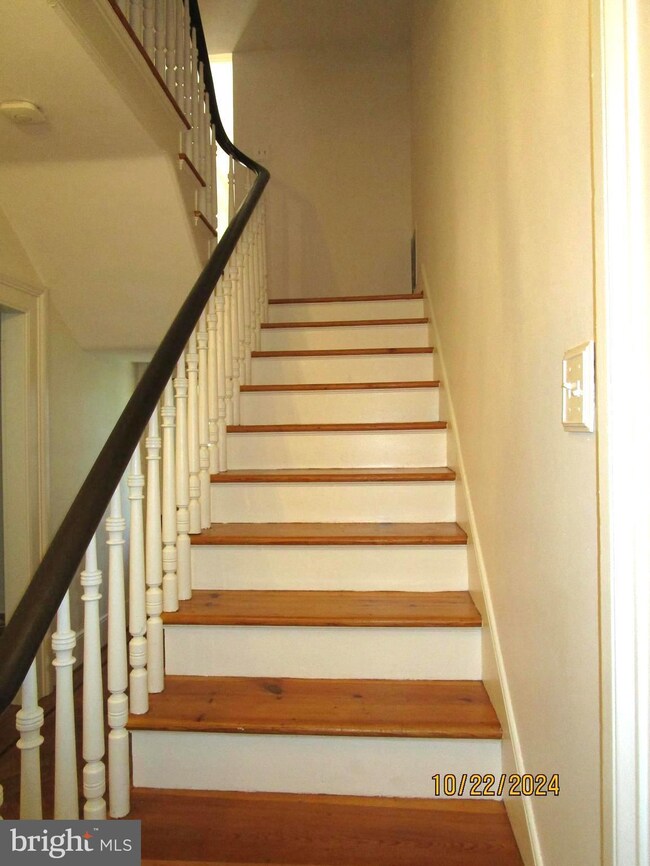 145 S Holliday St, Strasburg, VA 22657 - photo 3