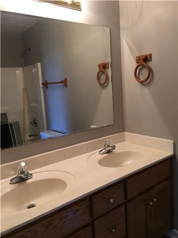 Maser bath with double vanity bowls! 