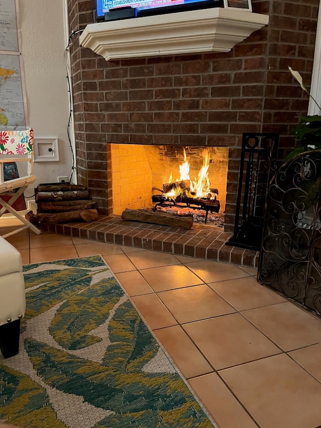 Cozy fireplace to snuggle on the cold beach nights