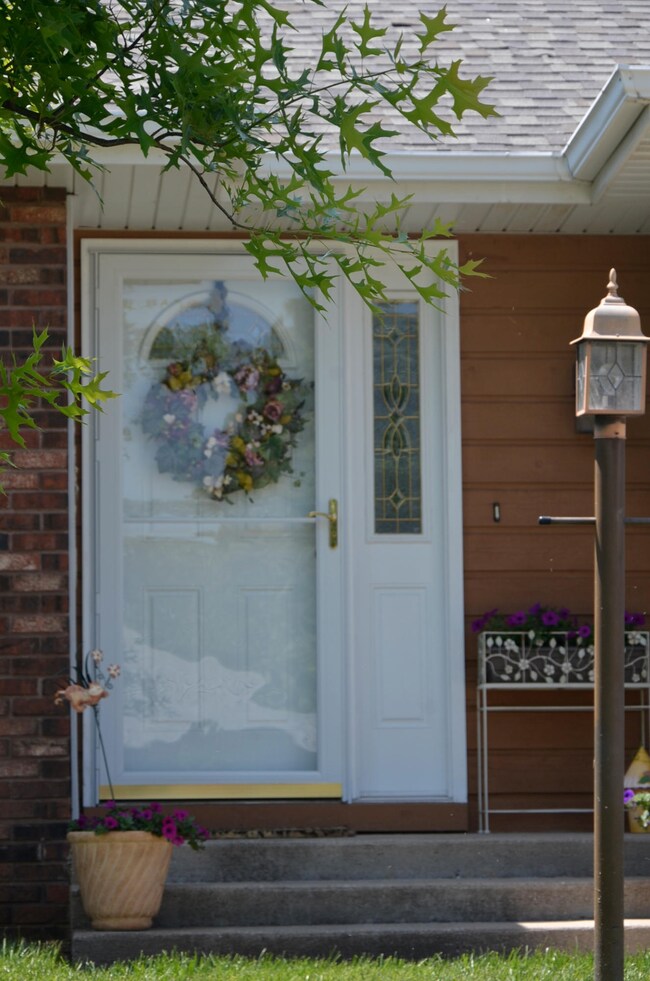 313 Hillcrest Ave, Nixa, MO 65714 - photo 2