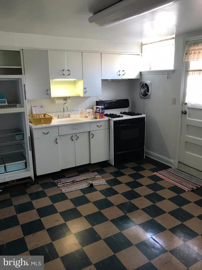 4114 Dudley Ave, Baltimore, MD 21213 - photo 2