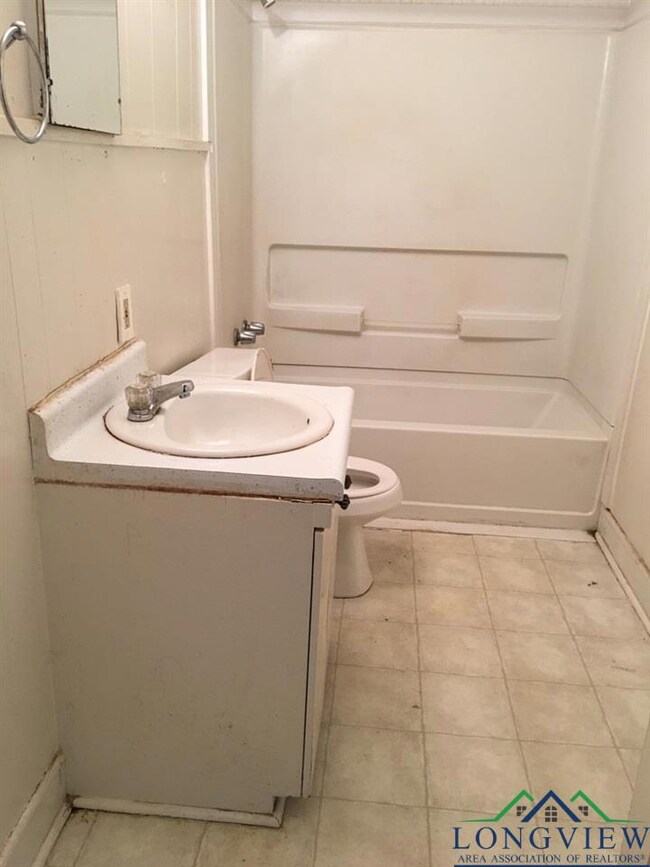 809 Peterson Rd, Kilgore, TX 75662 - photo 5