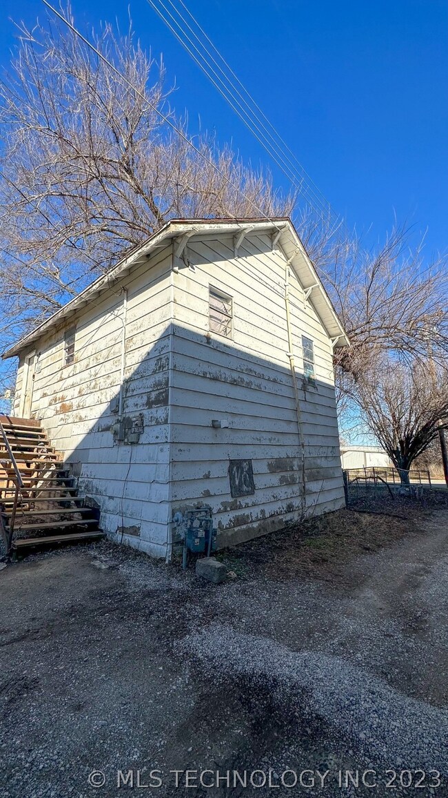 405 w 10th 1/2
