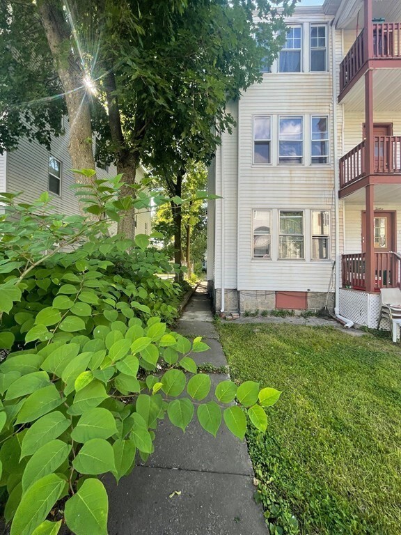 12 Fairbanks St, Worcester, MA 01610 - photo 4