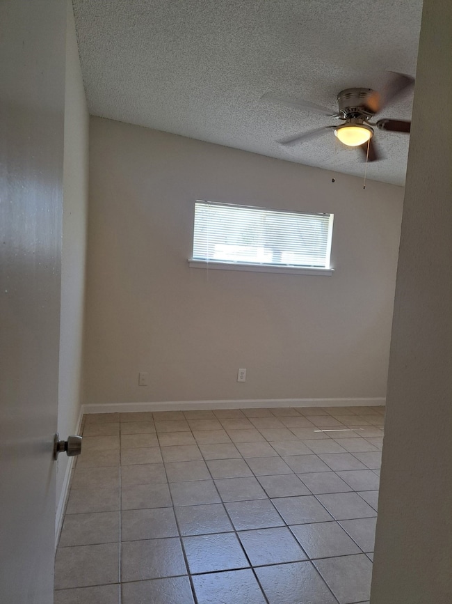 3357 Frick Rd unit 3, Houston, TX 77086 - photo 4