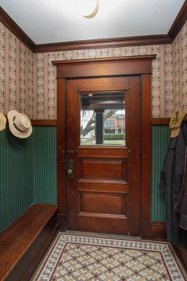 entryway_700.jpg