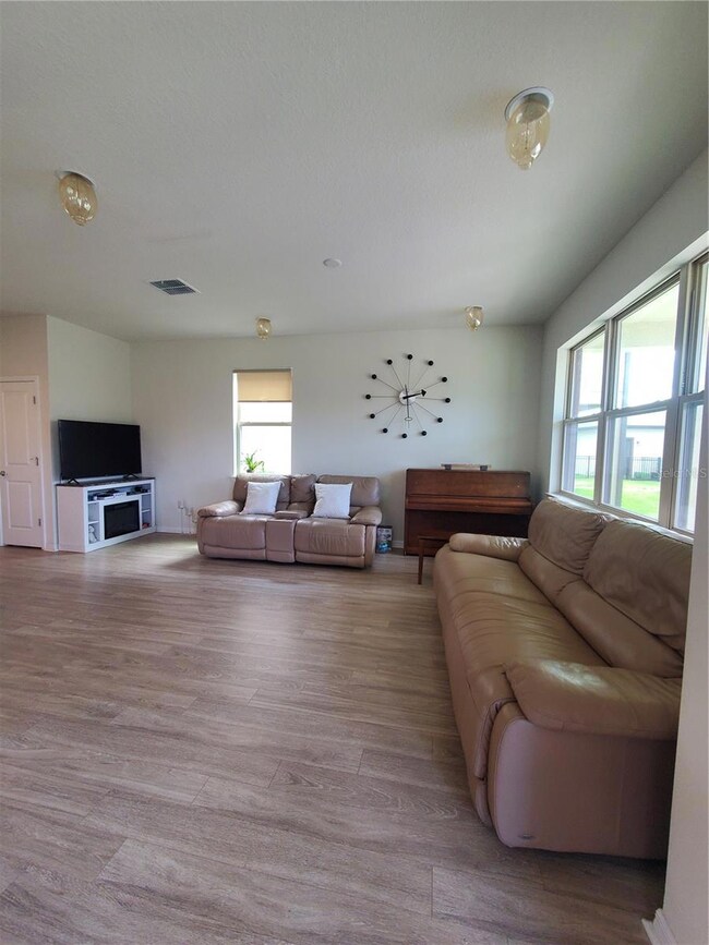 5911 Caldera Ridge Dr, Lithia, FL 33547 - photo 3