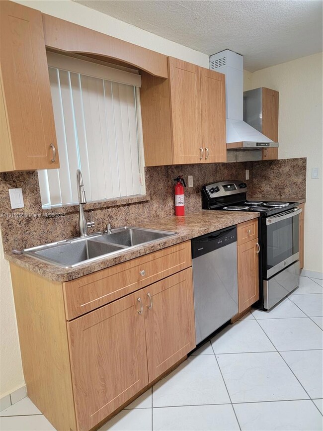 1037 W 23rd St unit Rear, Hialeah, FL 33010 - photo 7