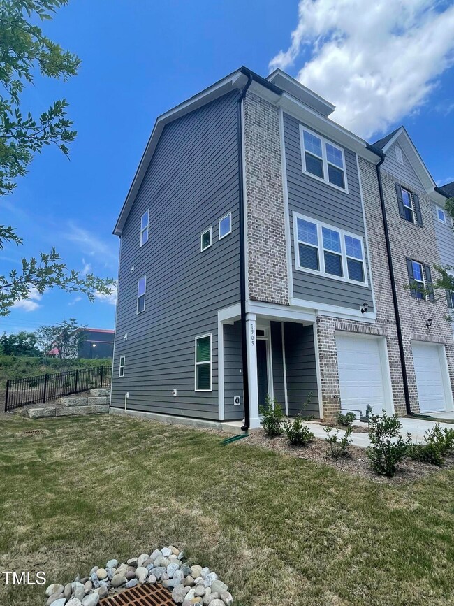 lot 16-side