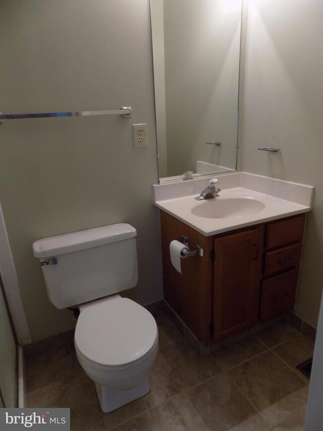 13826 Fount Beattie Ct, Centreville, VA 20121 - photo 6