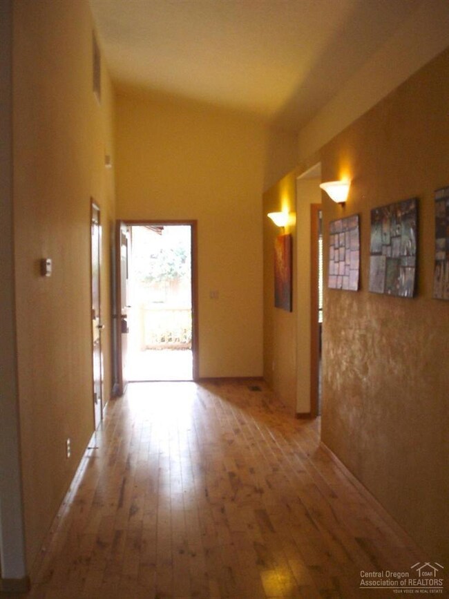 61385 Whitetail St, Bend, OR 97702 - photo 3