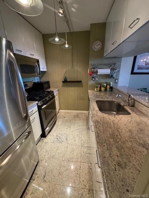 The Seasons Condominium unit 1402, White Plains, NY 10606 - photo 2