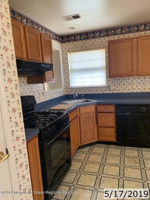 2414 Woodbine Ln, Toms River, NJ 08755 - photo 5
