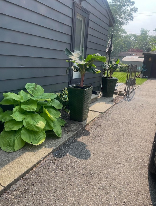 1630 Weymouth St, West Bloomfield, MI 48324 - photo 3